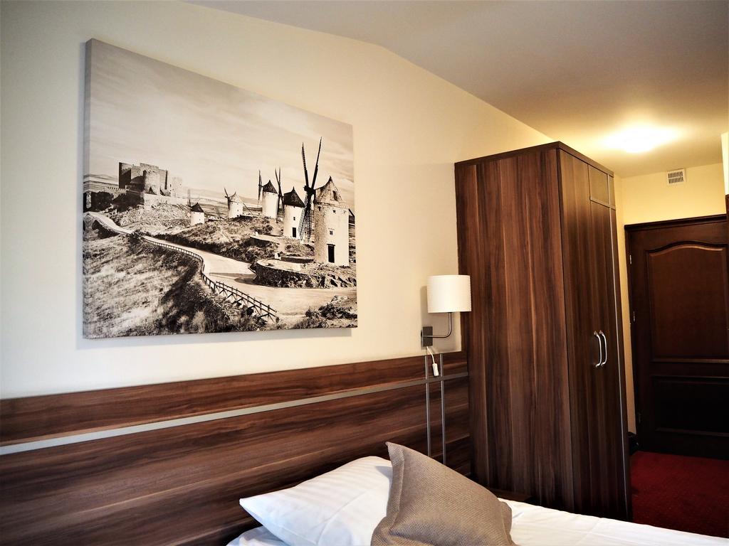 Villa Masoneria Lodź Bagian luar foto